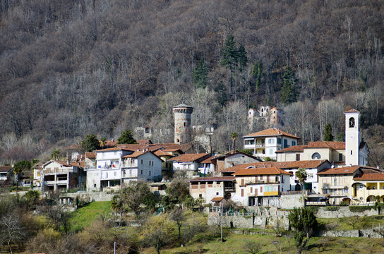 Parella e la sua Torre trecentesca - (Torino)