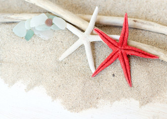 Sea glasses, starfish and wood - Tropical travel