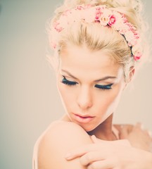 Naklejka premium Beautiful young dreaming woman with chaplet