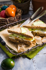 Belegtes Brot mit Ei und Gurke
