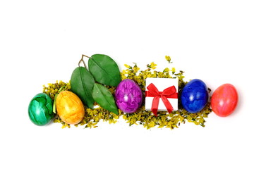 Ostereier mit Dekoration freigestellt