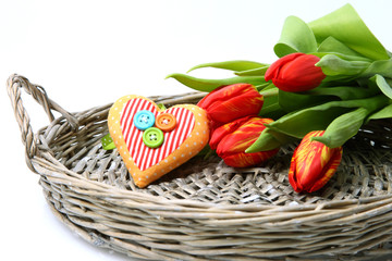 Fototapeta na wymiar Rote Tulpen mit Herz