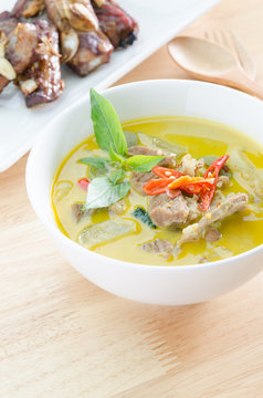 Green curry with pork and spare ribs bake
