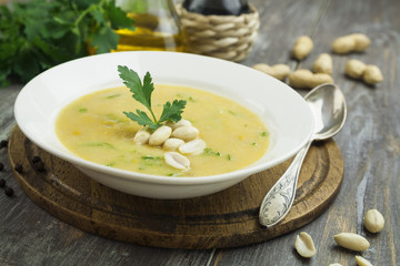 Chickpea soup with peanuts and herbs
