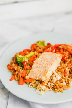Grilled salmon with quinoa and vegetables