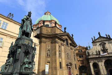 Fototapeta na wymiar Posąg króla czeskiego Karola IV. w Pradze