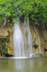 Fototapeta na wymiar Sai Yok Yai waterfalls at Sai Yok National Park Kanchanaburi Thailand.