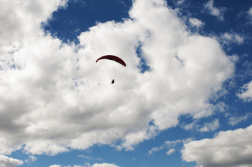Fototapeta na wymiar Free-Latanie na Paraglide