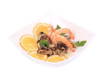 Shrimp salad with lemons and mushrooms.