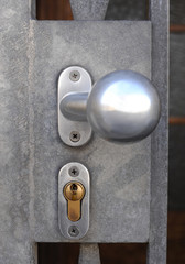 Haust&uuml;r (Sicherheit)