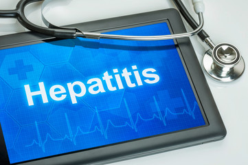 Tablet mit der Diagnose Hepatitis auf dem Display