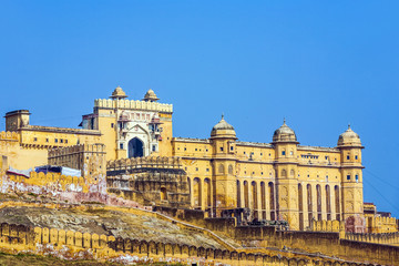 Fototapeta na wymiar Znane Rajasthan góry - fort Amber, Radżastan, Indie