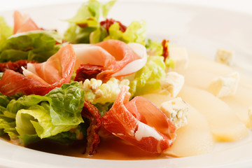 appetizer with pear, cheese and ham