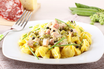 Tortellini with cream, peas and ham