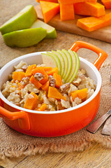 Oatmeal with pumpkin, apples, nuts and honey