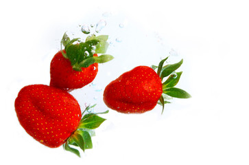 Red strawberries in fresh water.