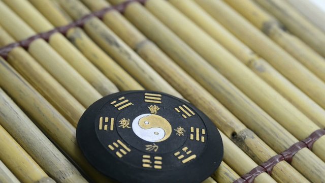 Tao Symbol auf einem Drehteller