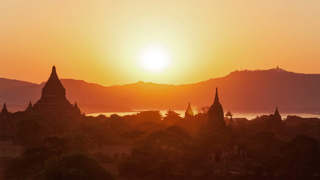 Time lapse: Buddhist temples at sunrise in Old Bagan, Myanmar.