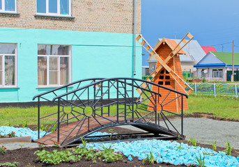 Школьный дворик