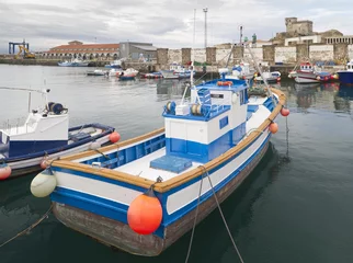 Acrylic prints Port Barco de pesca en el puerto de Tarifa, España