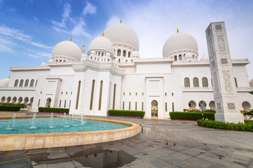 Obraz premium Sheikh Zayed Grand Mosque in Abu Dhabi, the capital city of UAE