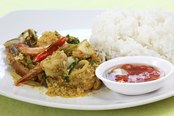 Seafood yellow curry powder stir Fried with steam rice
