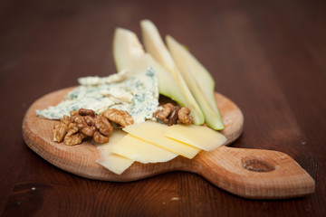 blue mold cheese with pear