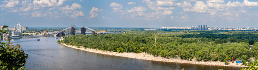 Panorama du fleuve Dniepr à Kiev, Ukraine