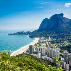 Photo sur Plexiglas Copacabana, Rio de Janeiro, Brésil Sao Conrado with Pedra Da Gavea Hill, Rio de Janeiro