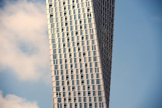 Infinity Tower, Dubai