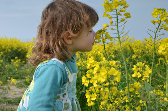 enfant au printemps