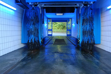 waschanlage in waschstra&szlig;e