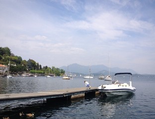 Fototapeta na wymiar nad jeziorem Lesa - Jezioro Maggiore