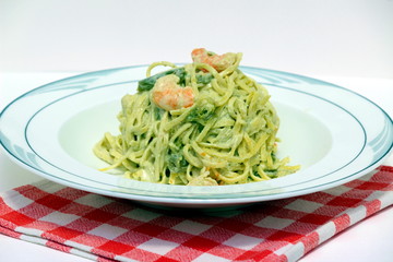 pasta con asparagi e gamberetti