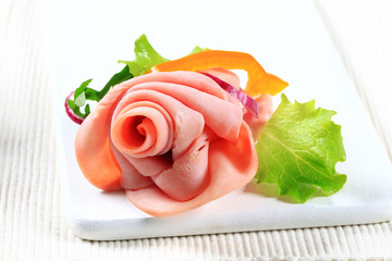 Sliced ham arrangement