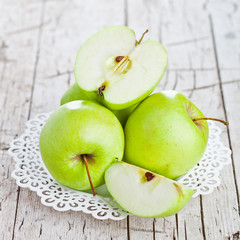 ripe green apples
