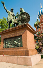 Fototapeta na wymiar The monument to Minin and Pozharsky and Cathedral on the Red Sq