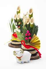 門松と羊の干支置物