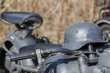 Obraz premium Motorcycle and helmet of the Second World War