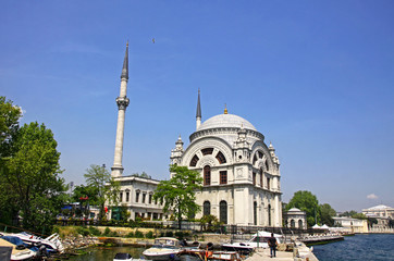 Fototapeta na wymiar Dolmabahce Mosque in Istanbul