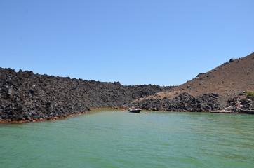île volcanique près de Santorin, Grèce