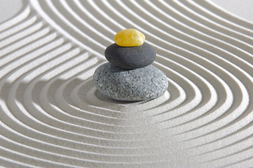 Fototapeta na wymiar Japanischer ZEN Garten mit Stapel Steinen in Sand