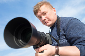 photographer with big lens