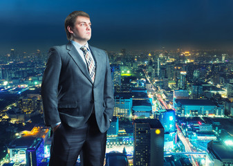 Fototapeta premium Businessman staying infront of city view