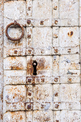 Старинная железная дверь