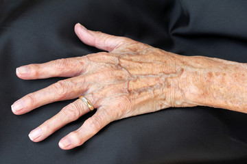 Eine alte Frauenhand