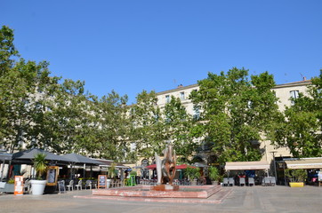 Fototapeta premium Fontaine de la place du marché aux fleurs, Montpellier