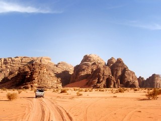 Fototapeta na wymiar Car in Vadirum desert, Jordan