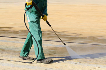Wet cleaning of city streets