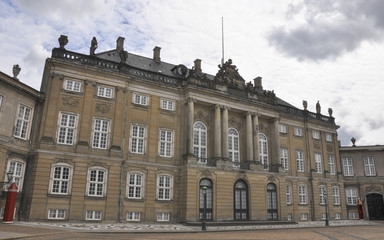 Fototapeta na wymiar Kopenhaga, Stare Miasto, Pałac Amalienborg, Lato, Dania